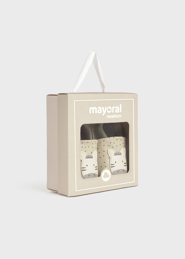 Бебешки буйки за момче в бежово и зелено Mayoral